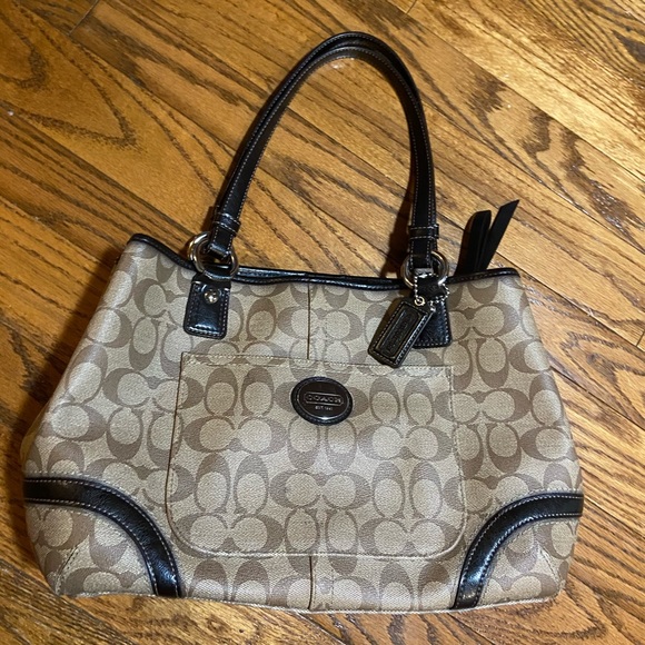 Large Coach Signature Bag π